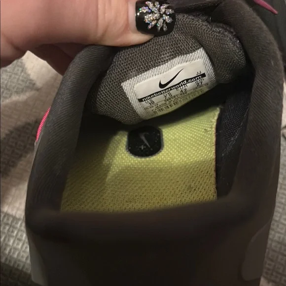 Nike Women's Black and Pink Running Shoes - Picture 7 of 9